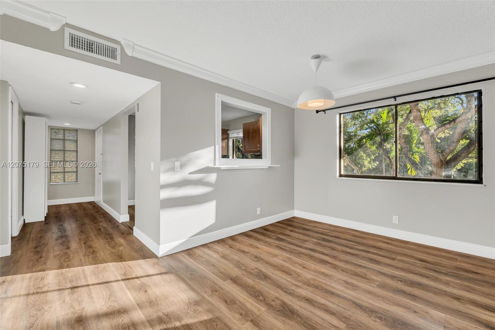 402 Lakeview Drive 201 Property Photo 2
