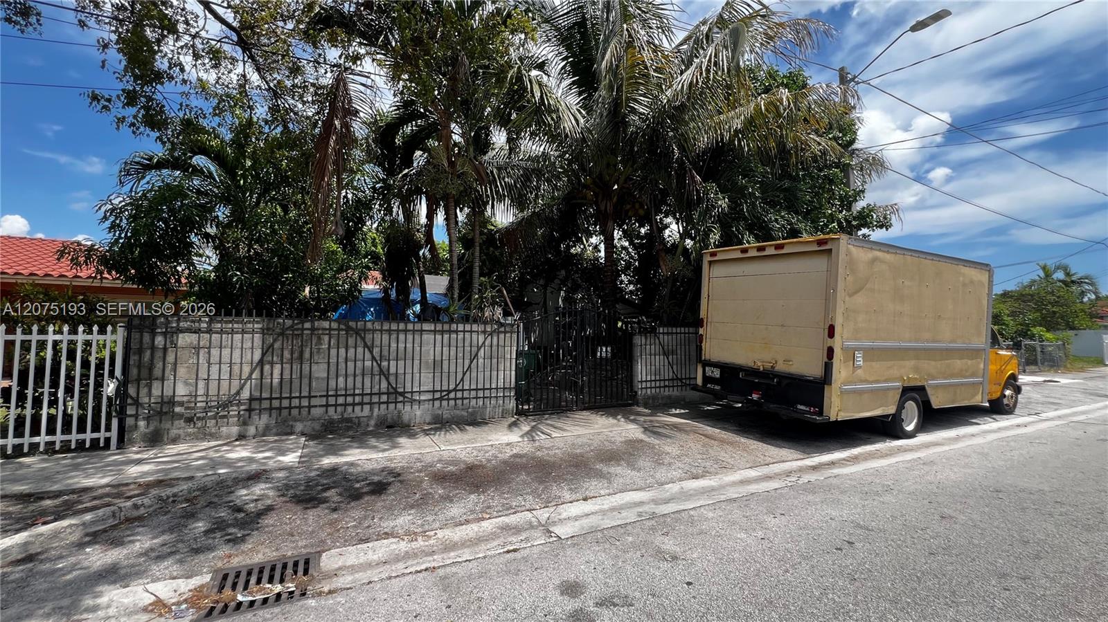1531 Nw 59th Street Property Photo 4