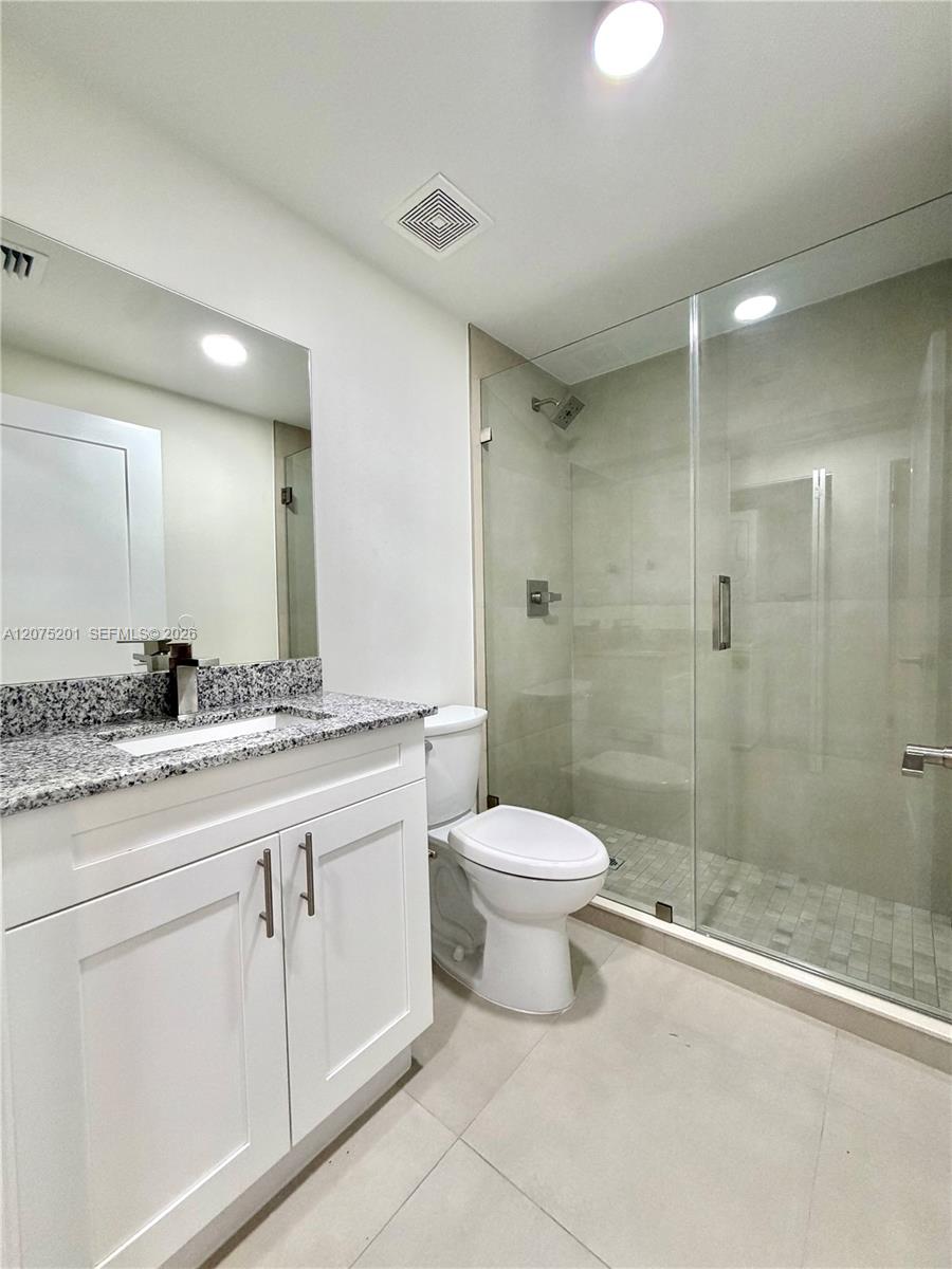 310 E 7th Street 203 Property Photo 5