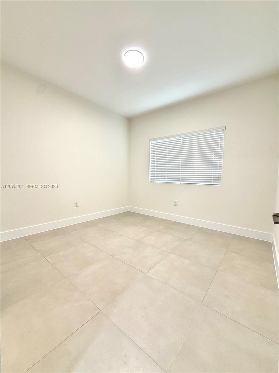 310 E 7th Street 203 Property Photo 8