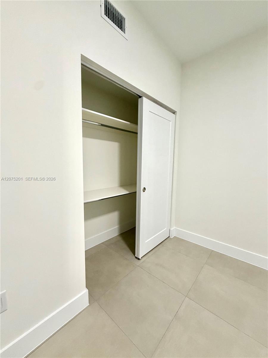 310 E 7th Street 203 Property Photo 9