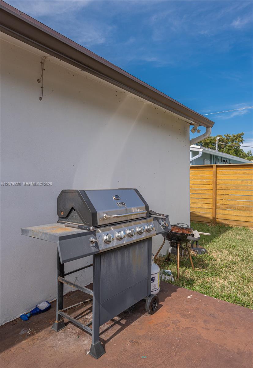 A12075220 Property Photo 25