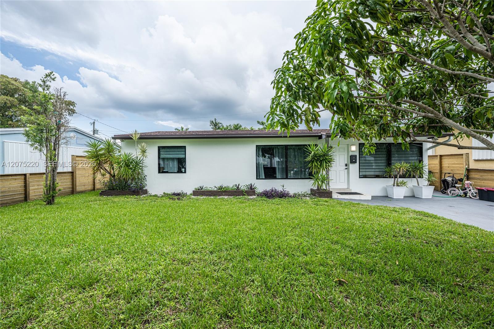 A12075220 Property Photo 29
