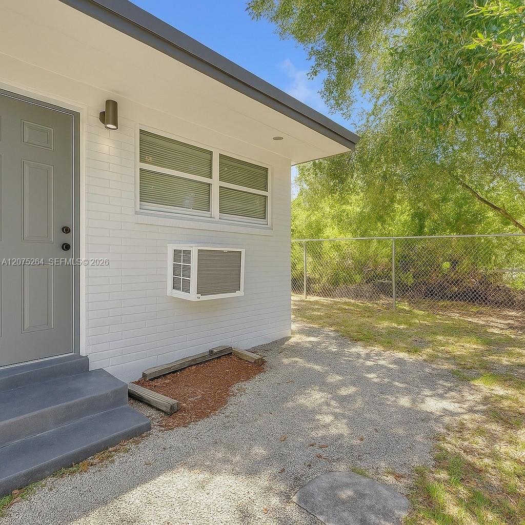 105 Nw 14th Way 0 Property Photo 6