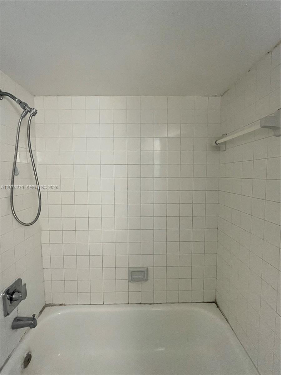 3252 Foxcroft Road 104 Property Photo 10