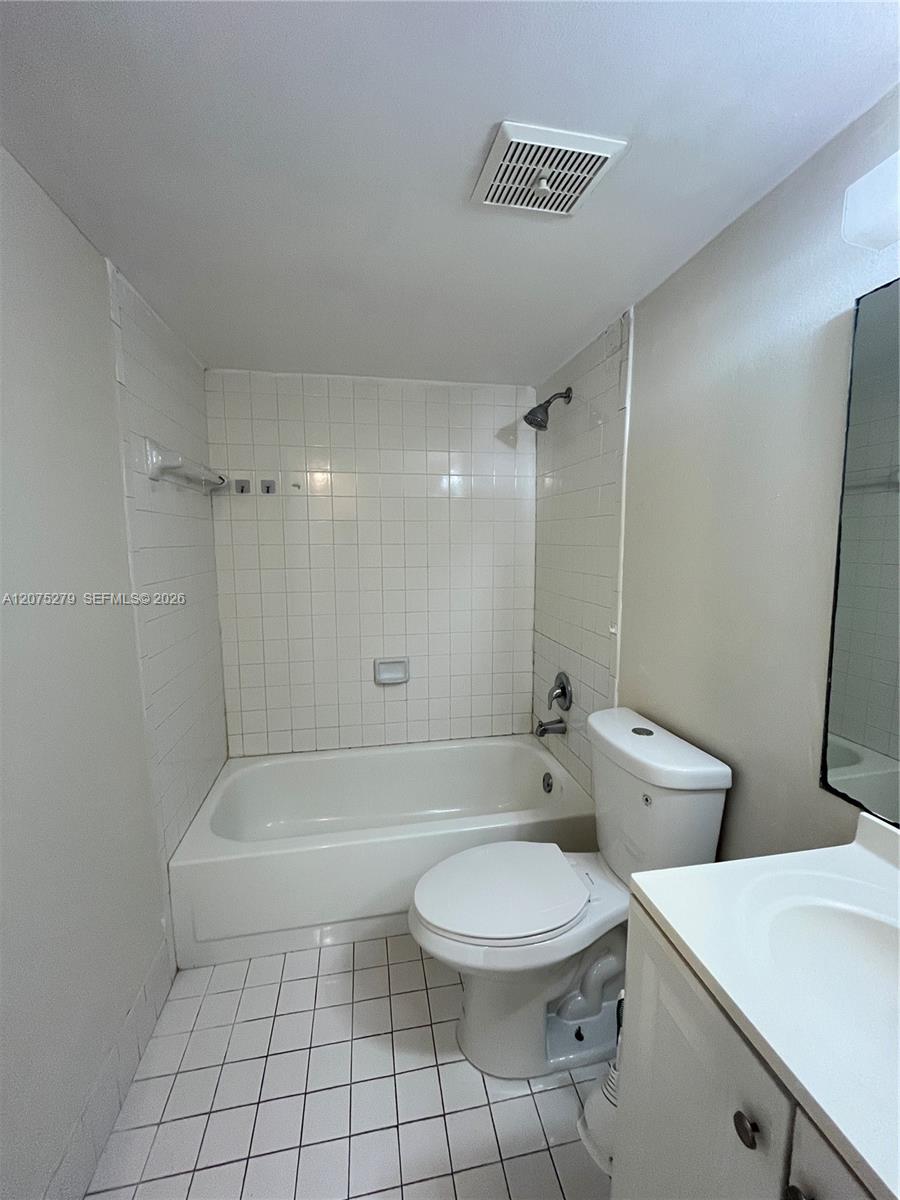 3252 Foxcroft Road 104 Property Photo 12