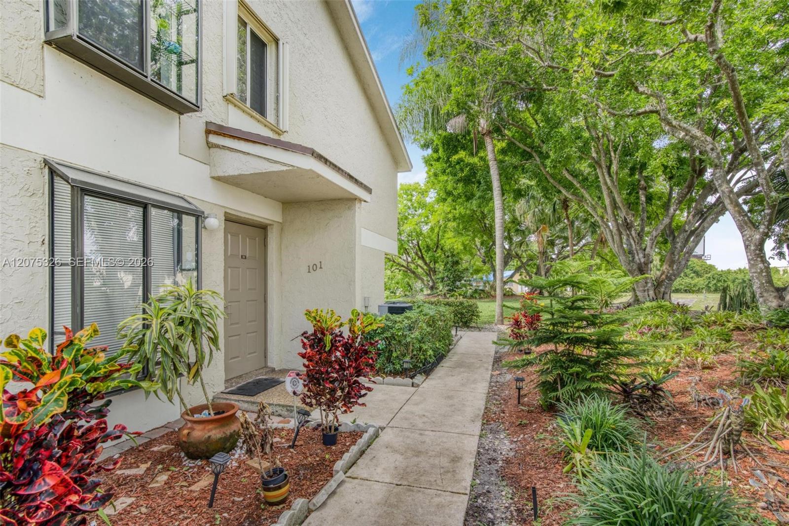709 Gardens Drive 101 Property Photo 4
