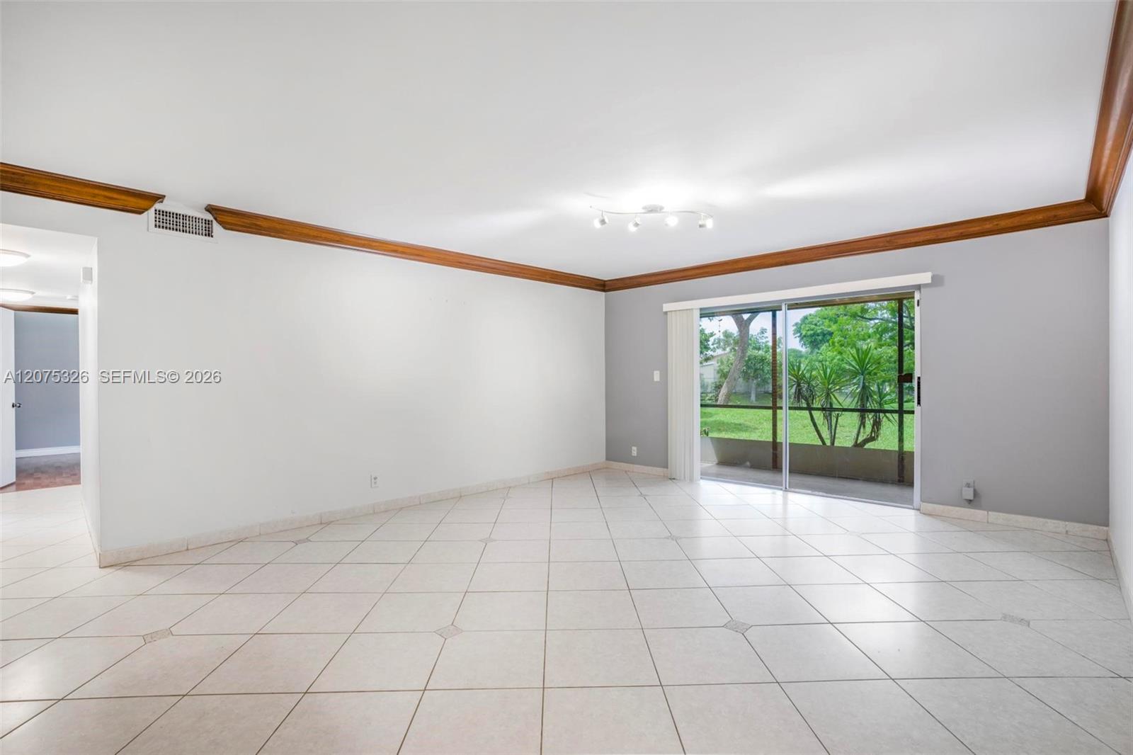709 Gardens Drive 101 Property Photo 5