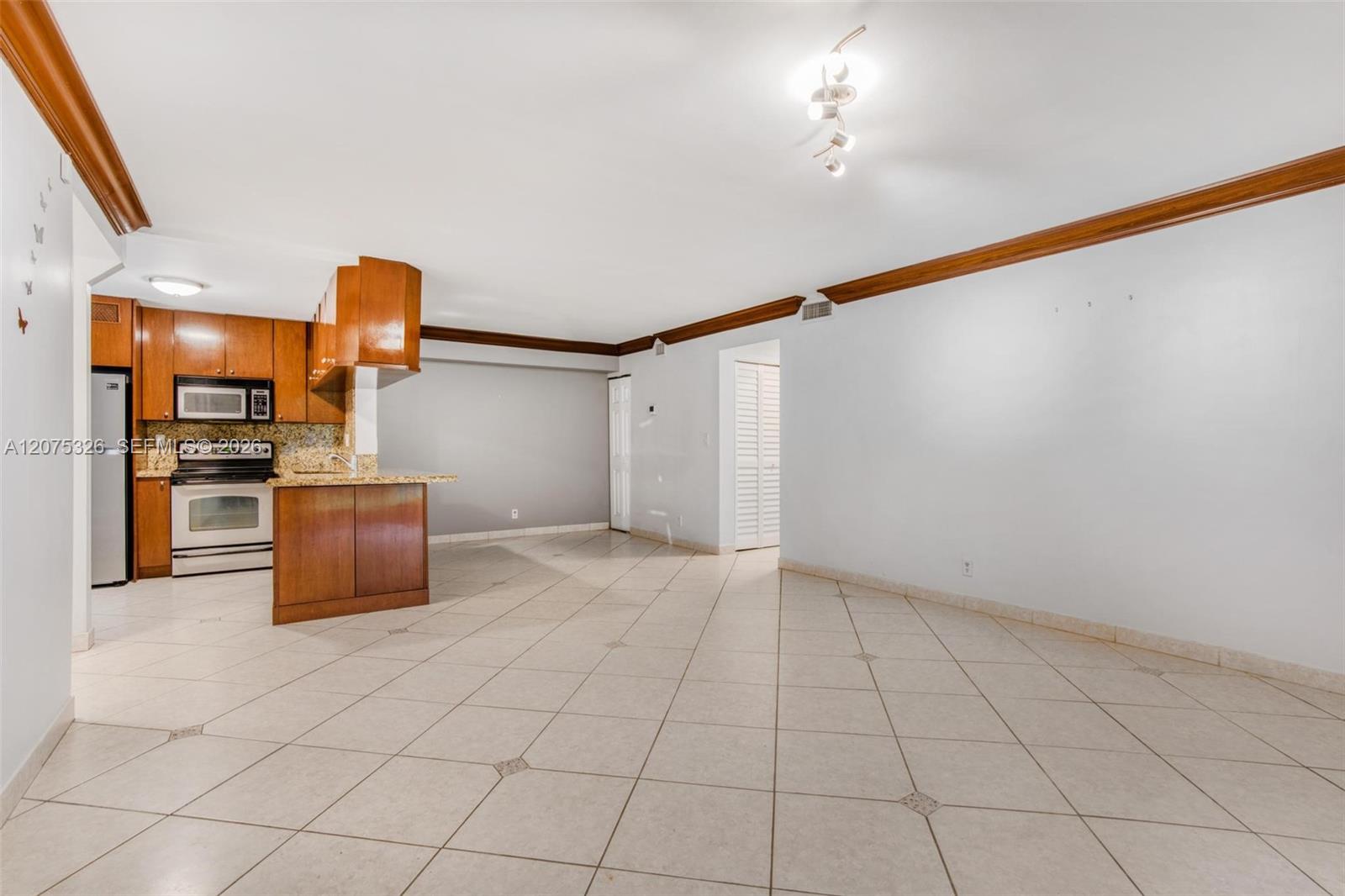 709 Gardens Drive 101 Property Photo 8