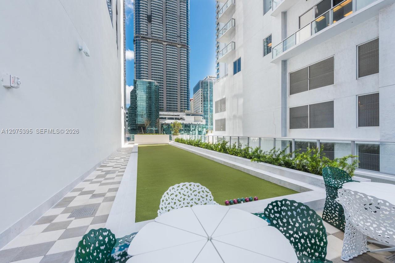1010 Brickell Avenue 2009 Property Photo 10
