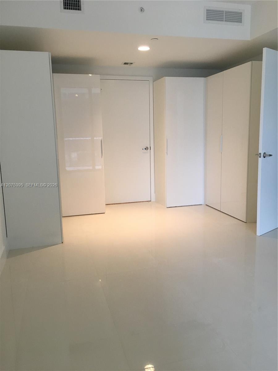 1010 Brickell Avenue 2009 Property Photo 23