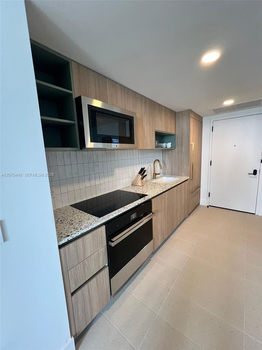 A12075440 Property Photo 6