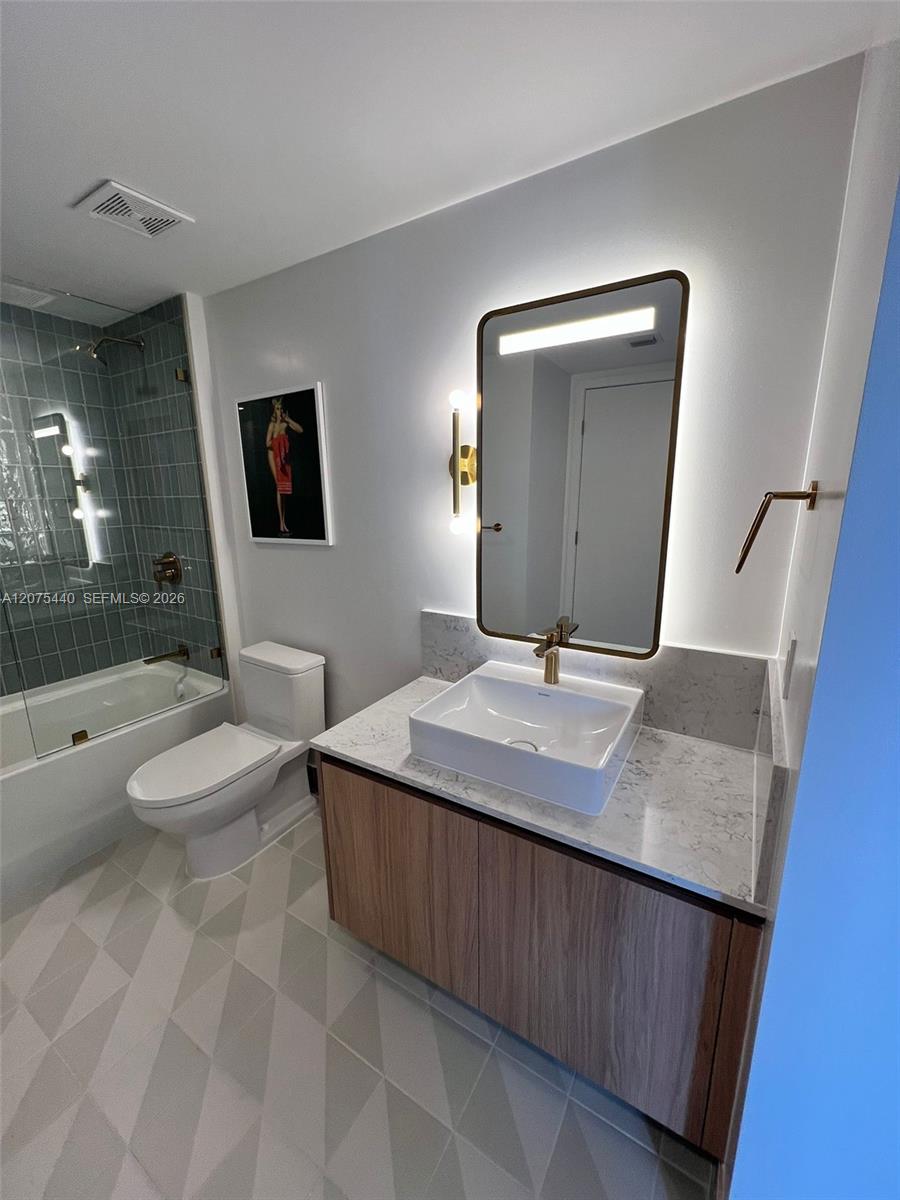 A12075440 Property Photo 12