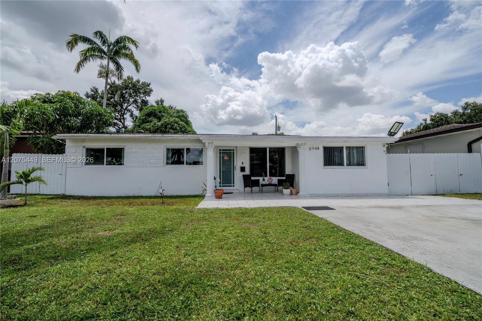6944 Sw 10th Court Property Photo 1