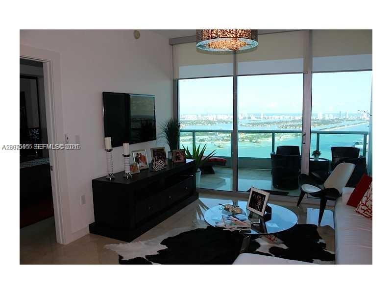 900 Biscayne Boulevard 4207 Property Photo 3