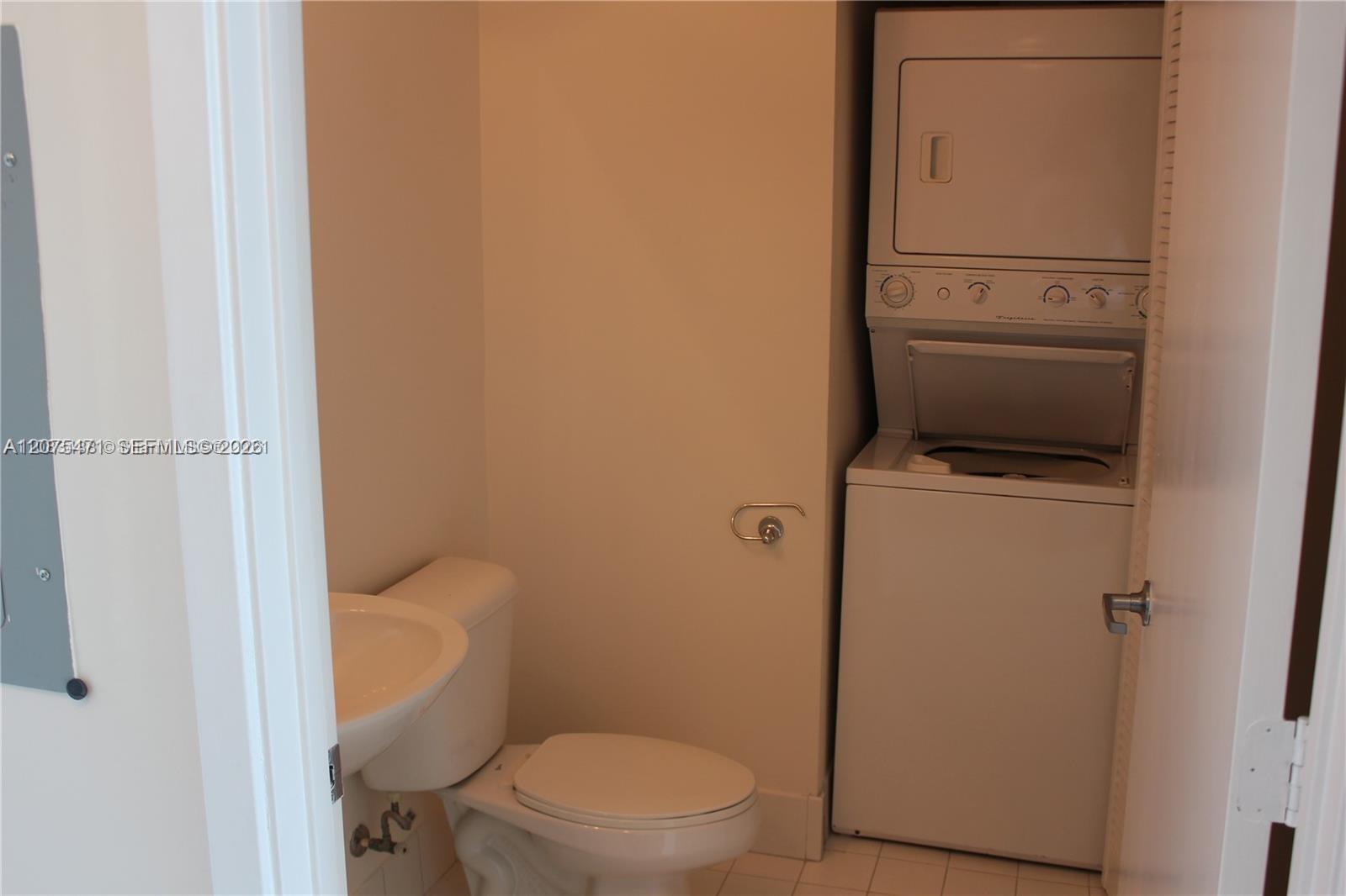 888 Biscayne Boulevard 1806 Property Photo 9
