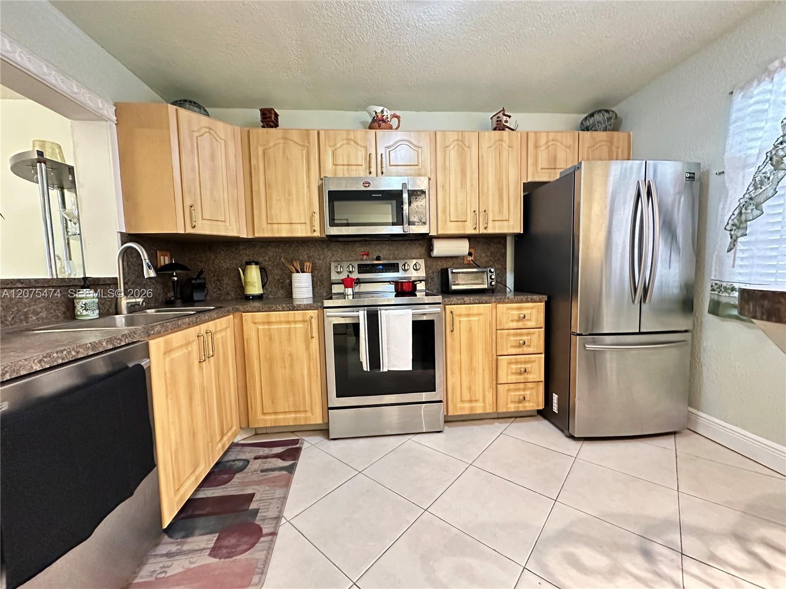 3910 Inverrary Boulevard 202-b Property Photo 1