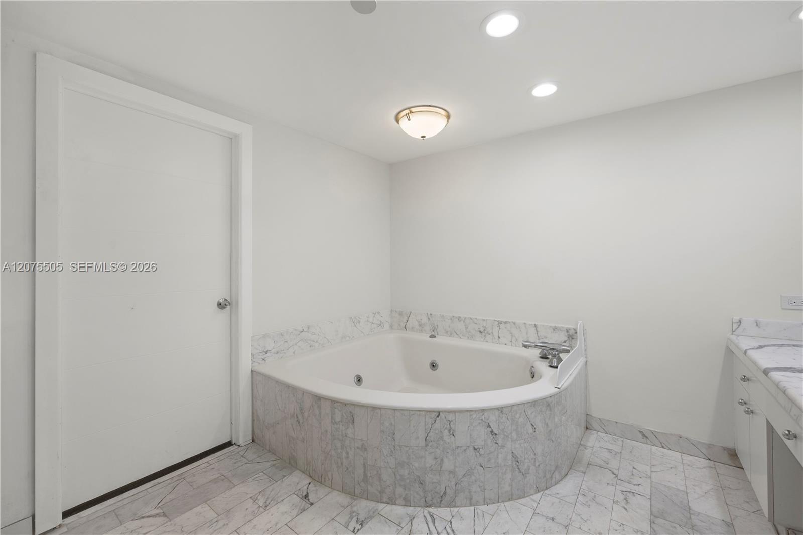 19667 Turnberry Way 3f Property Photo 27