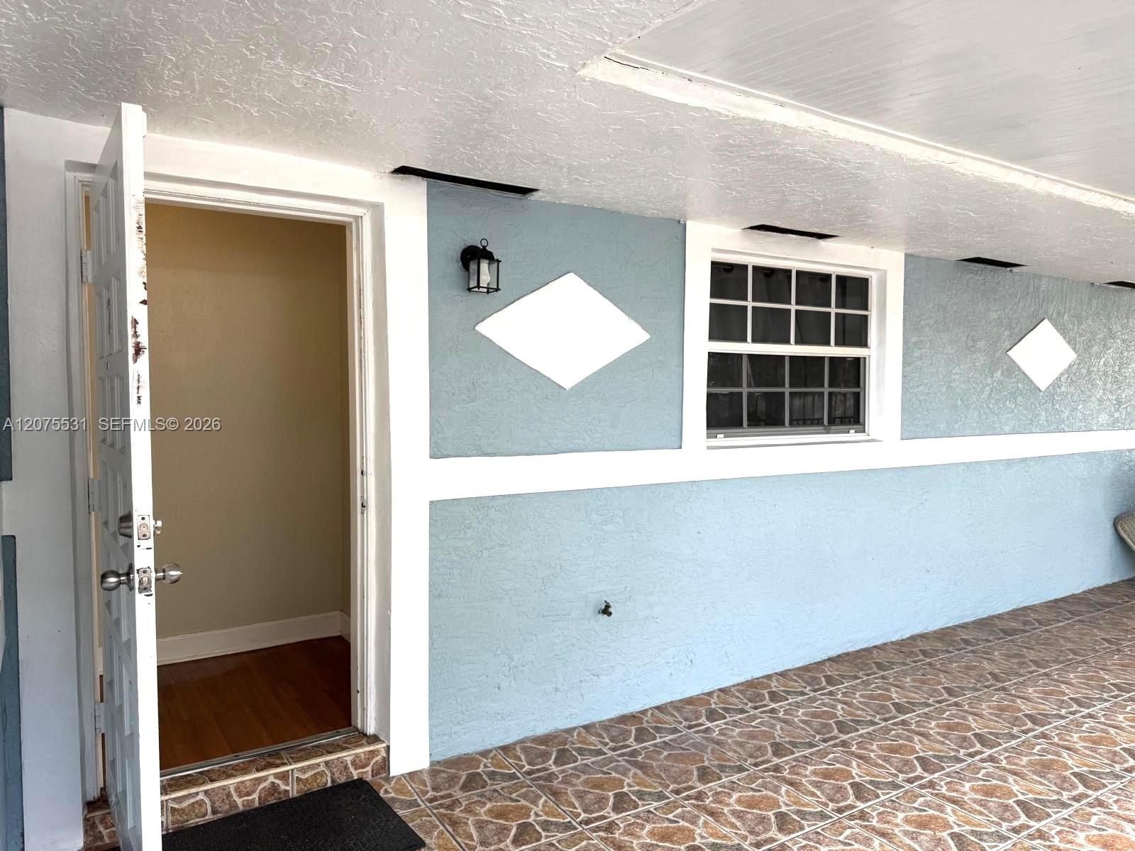 6034 Sw 35th Street 1-2 Property Photo 2