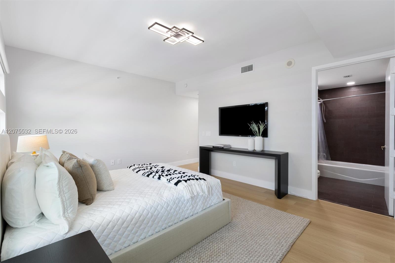 1040 Biscayne Boulevard 3403 Property Photo 23