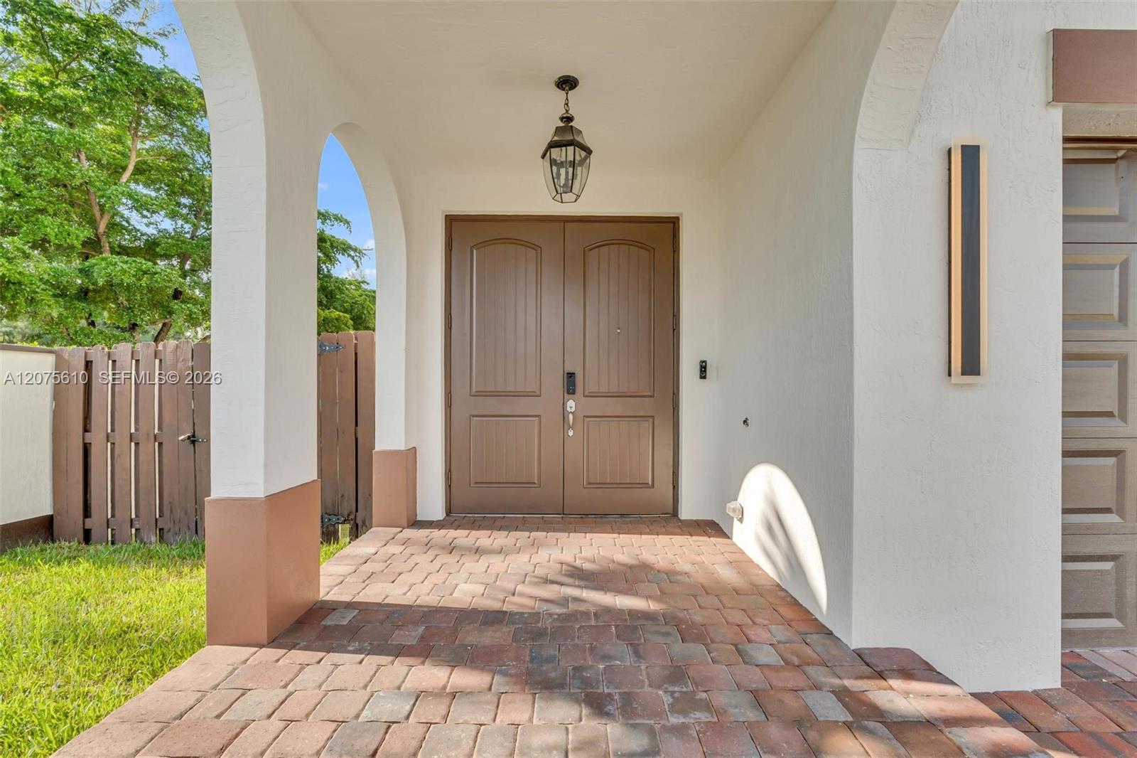 10204 Nw 86th Street Property Photo 5