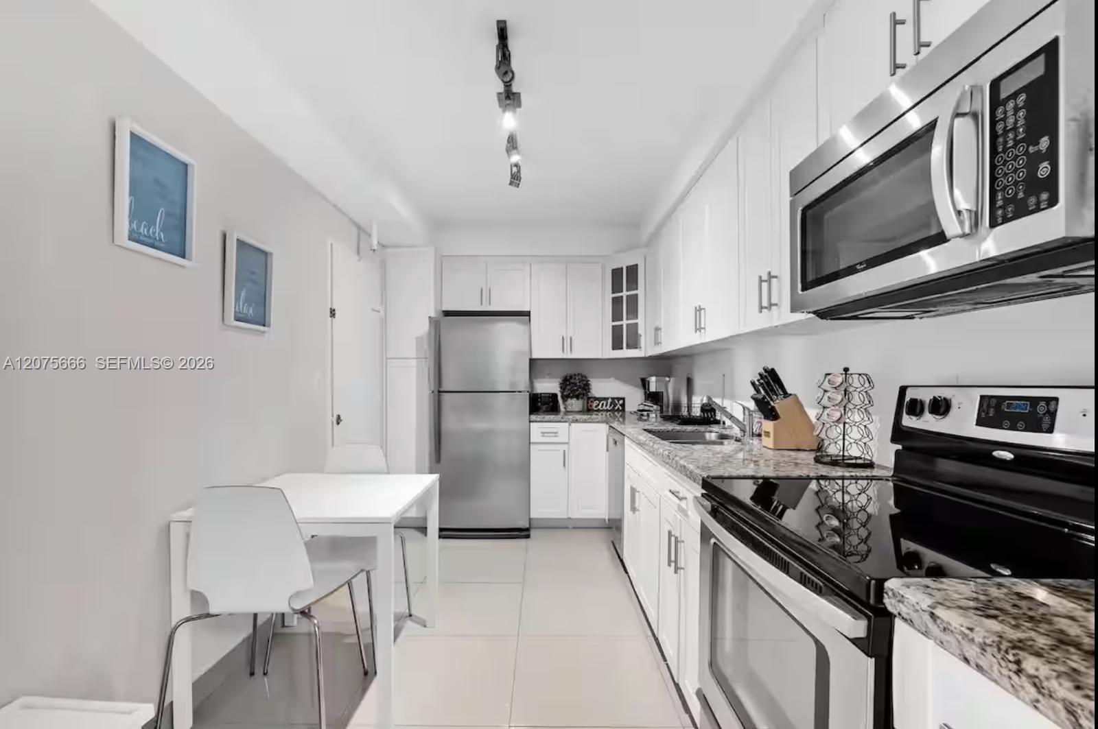 4001 S Ocean Drive 5j Property Photo 4