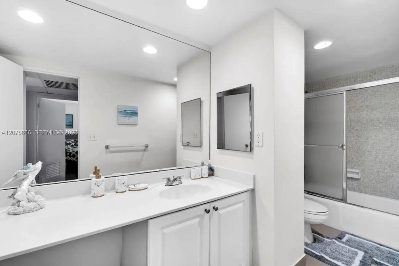 4001 S Ocean Drive 5j Property Photo 8