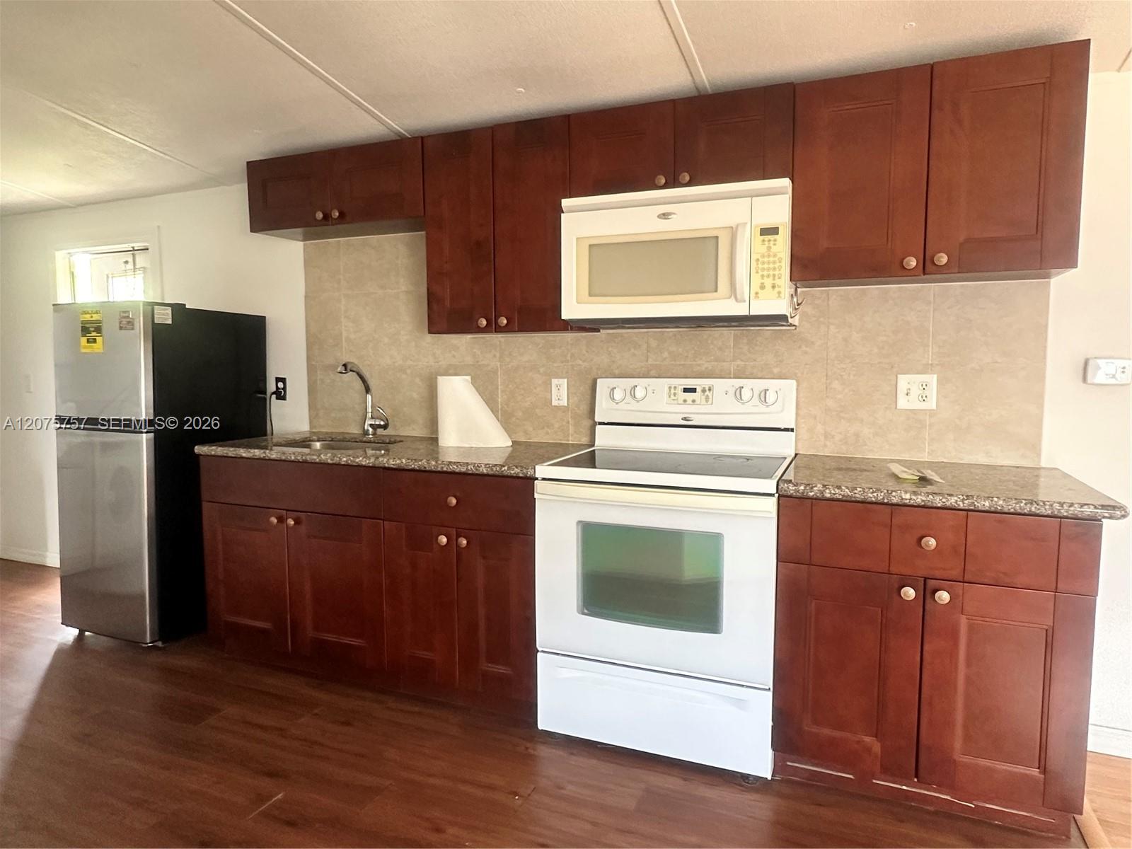 11886 Watergate Circle H Property Photo 3