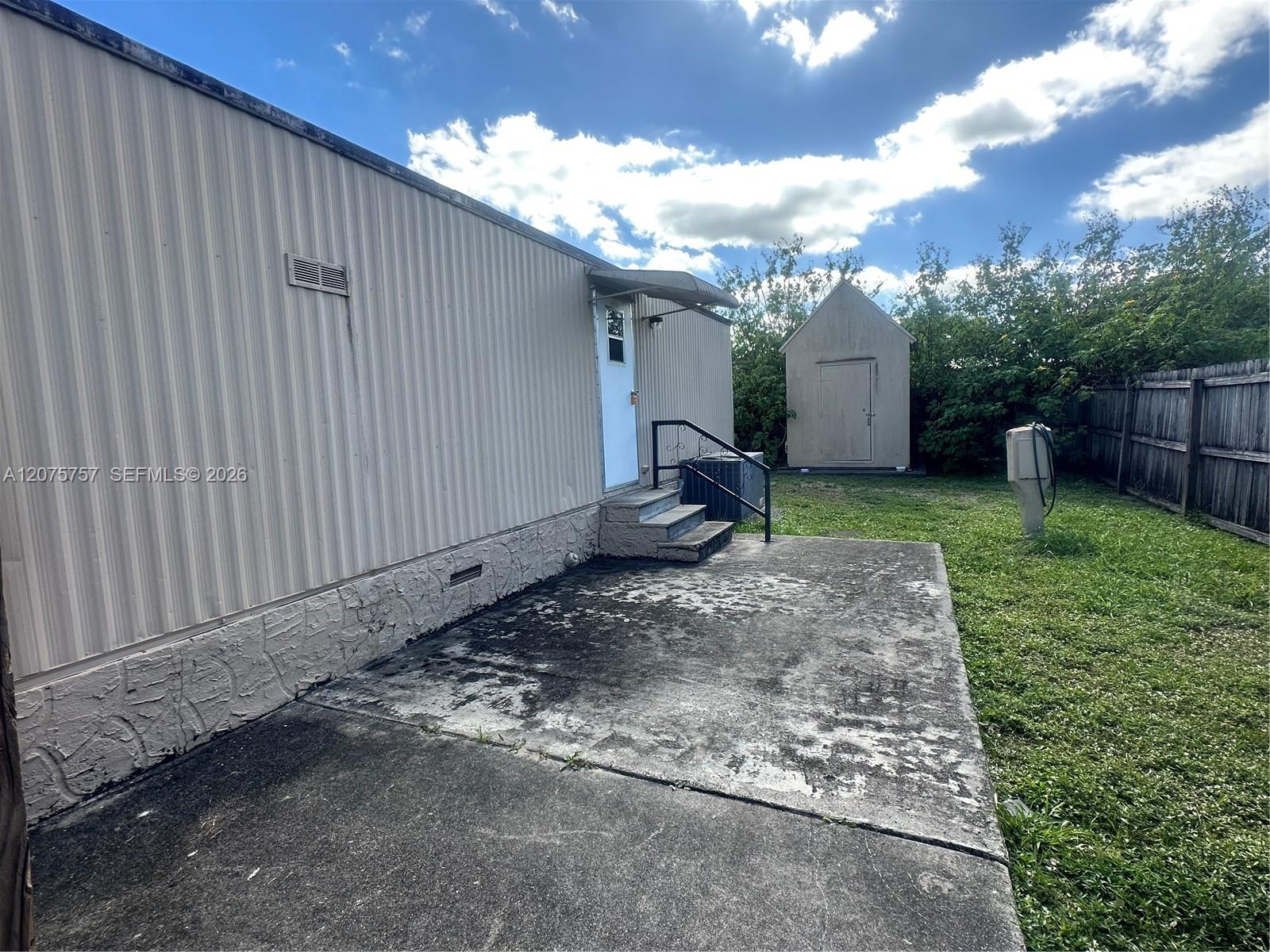 11886 Watergate Circle H Property Photo 5