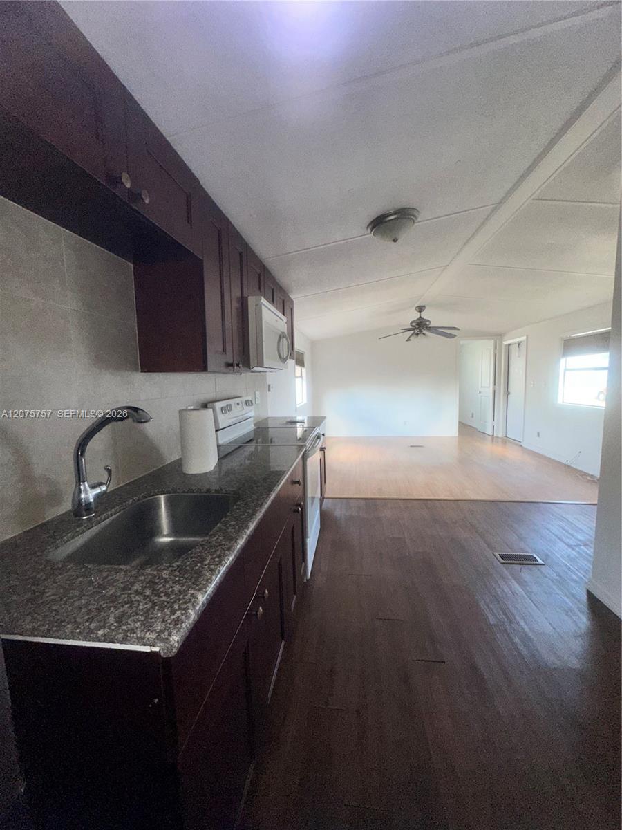 11886 Watergate Circle H Property Photo 12