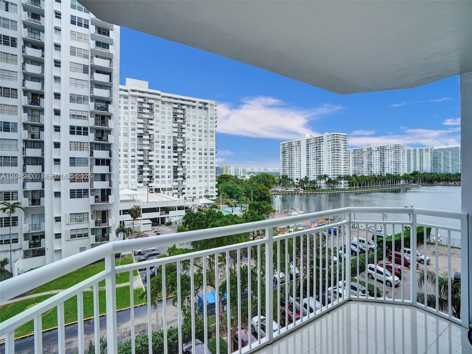 18061 Biscayne Boulevard 502 Property Photo 5