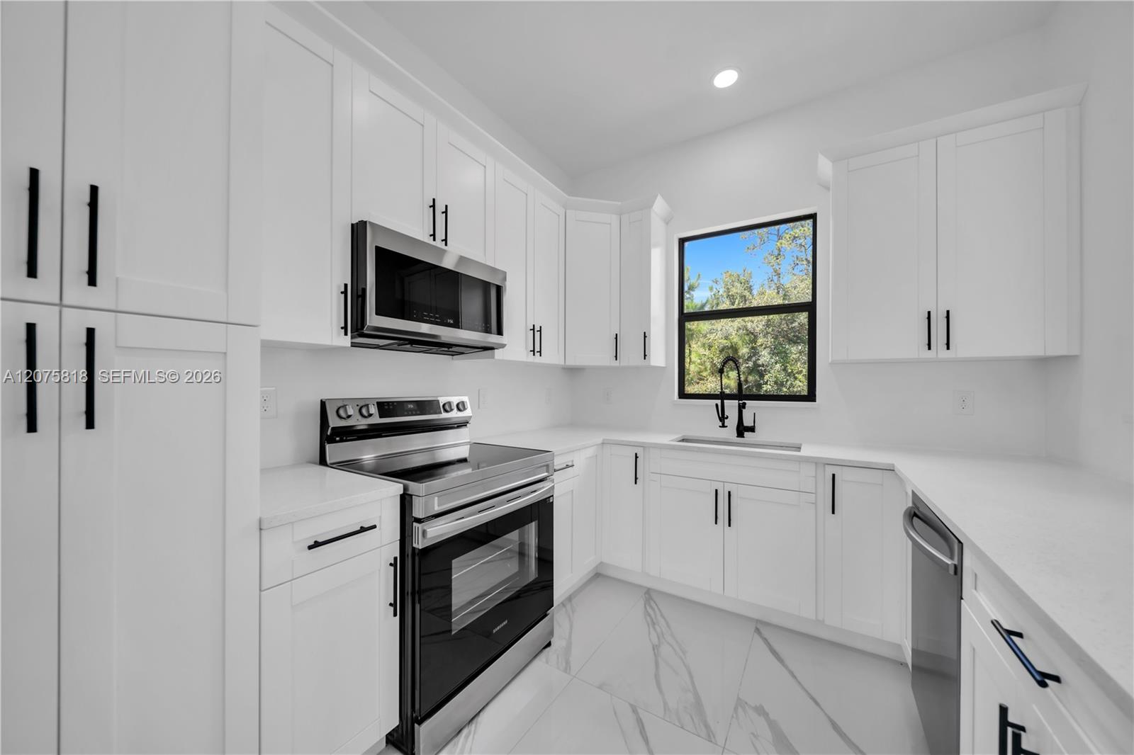 505 E 9th Street Property Photo 15