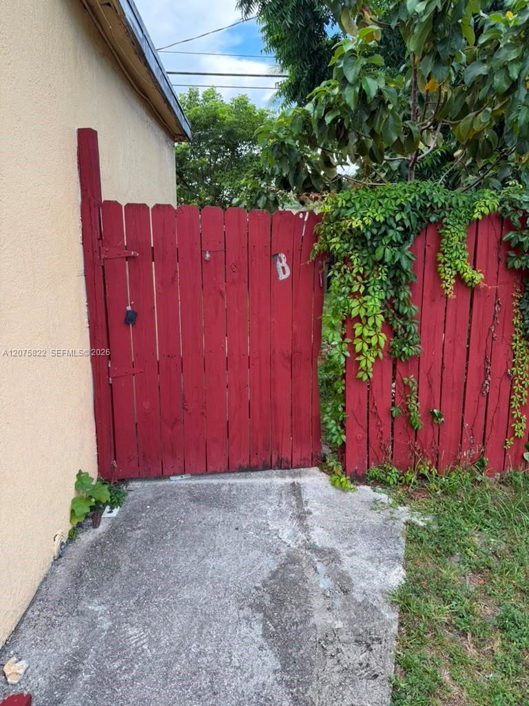 601 Ne 180th Street B Property Photo 14
