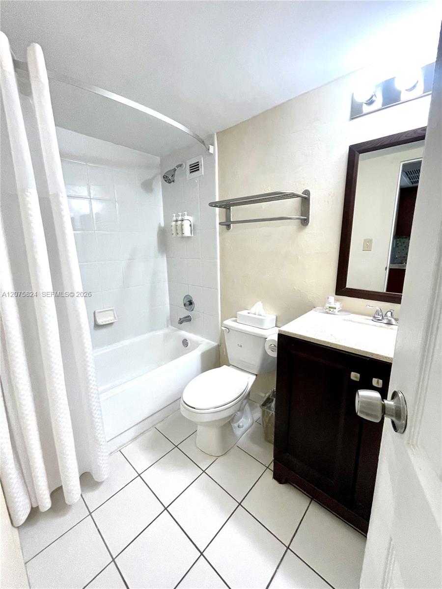 19201 Collins Avenue 945 Property Photo 7
