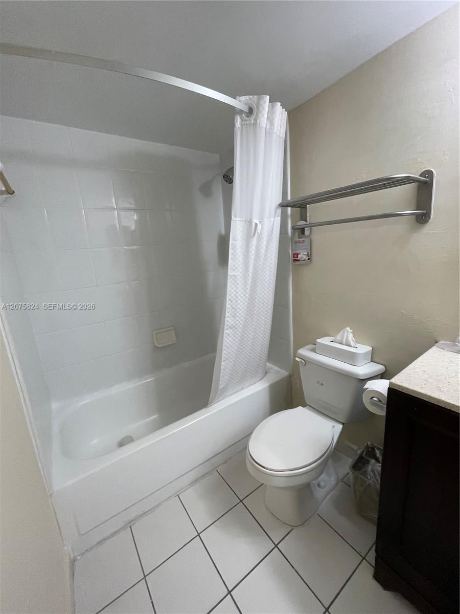 19201 Collins Avenue 945 Property Photo 8