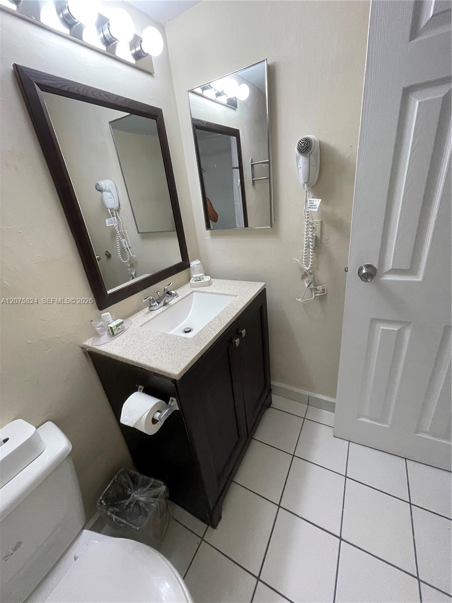 19201 Collins Avenue 945 Property Photo 9