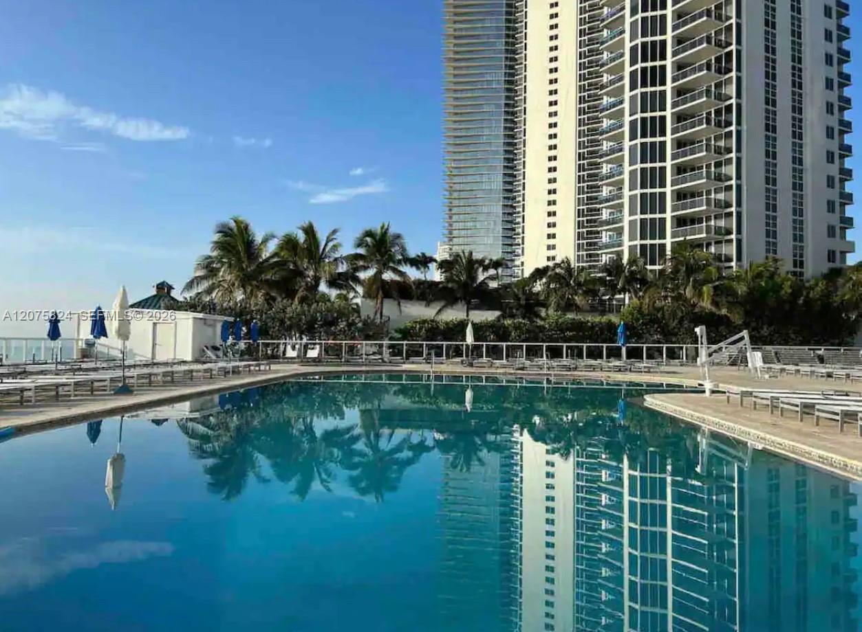 19201 Collins Avenue 945 Property Photo 12