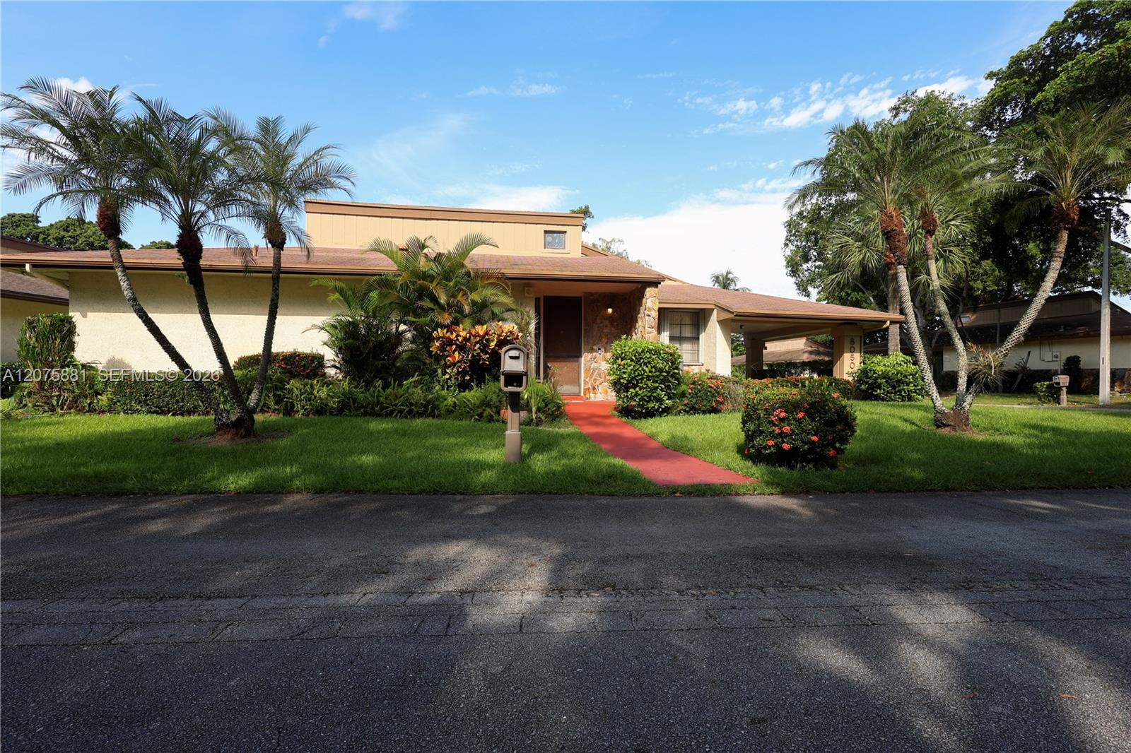 8050 Palmetto Palm Circle 55 Property Photo 5