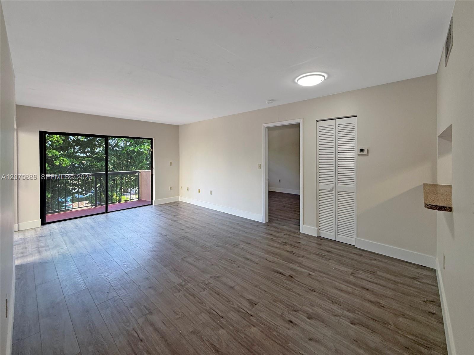995 Sw 84th Avenue 309 Property Photo 2