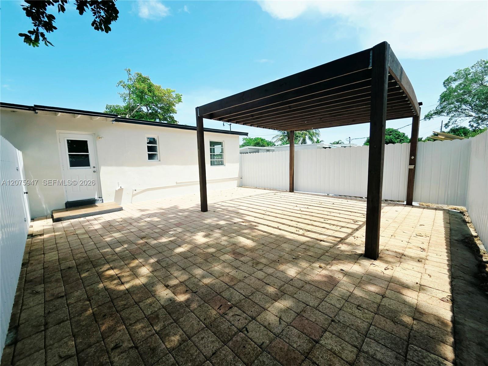 5301 Ne 17th Avenue - Property Photo 4