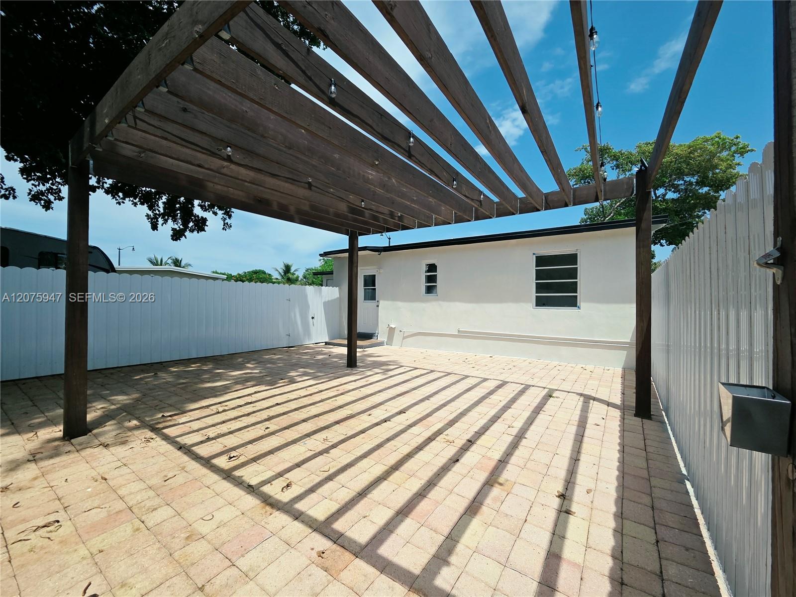 5301 Ne 17th Avenue - Property Photo 5