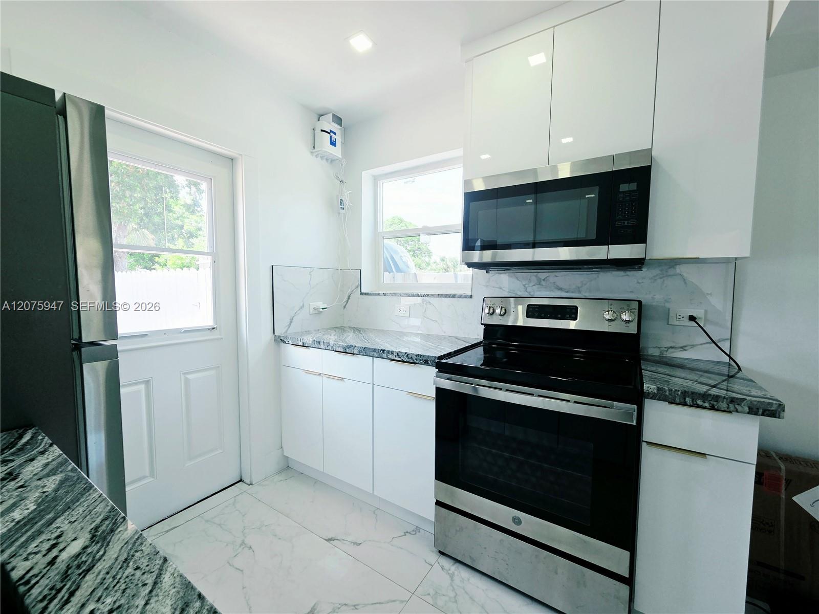 5301 Ne 17th Avenue - Property Photo 6