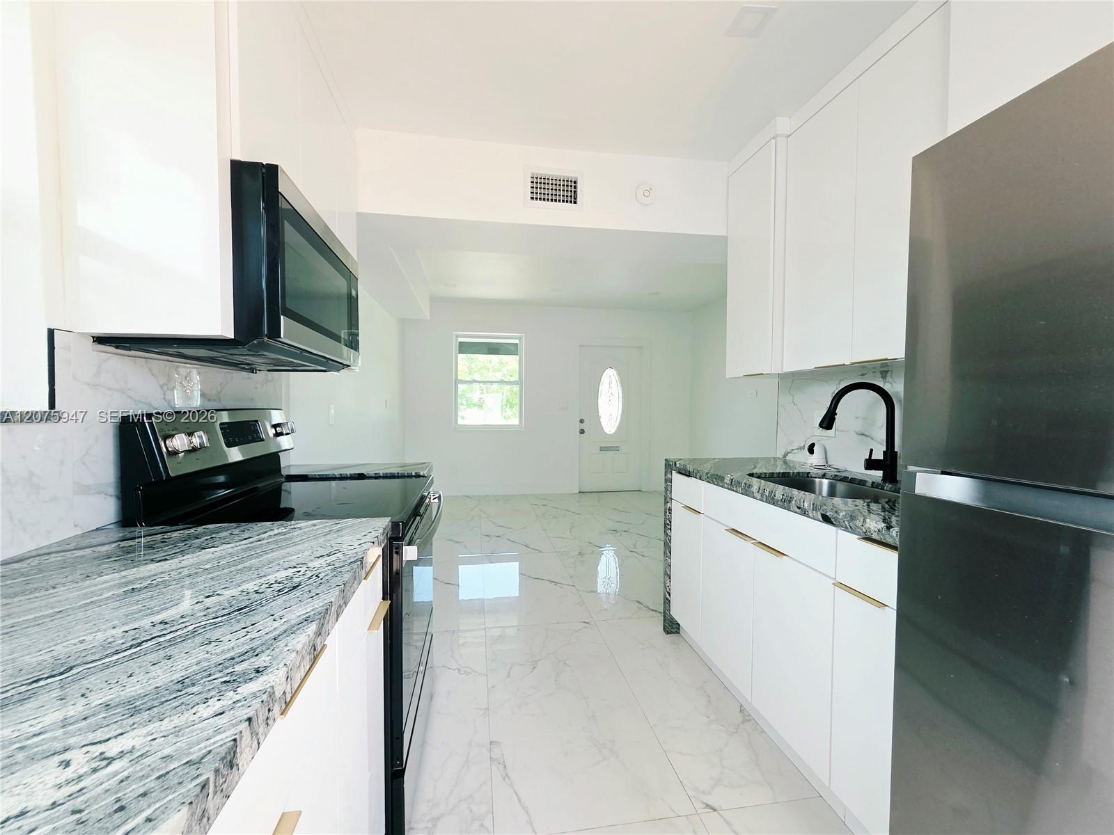 5301 Ne 17th Avenue - Property Photo 7