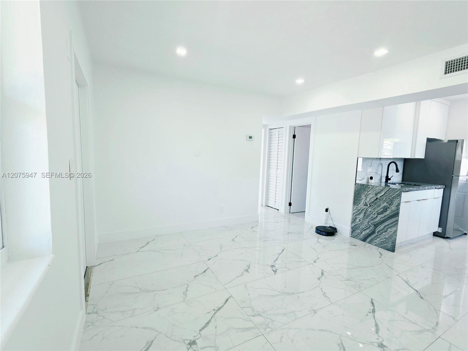 5301 Ne 17th Avenue - Property Photo 11