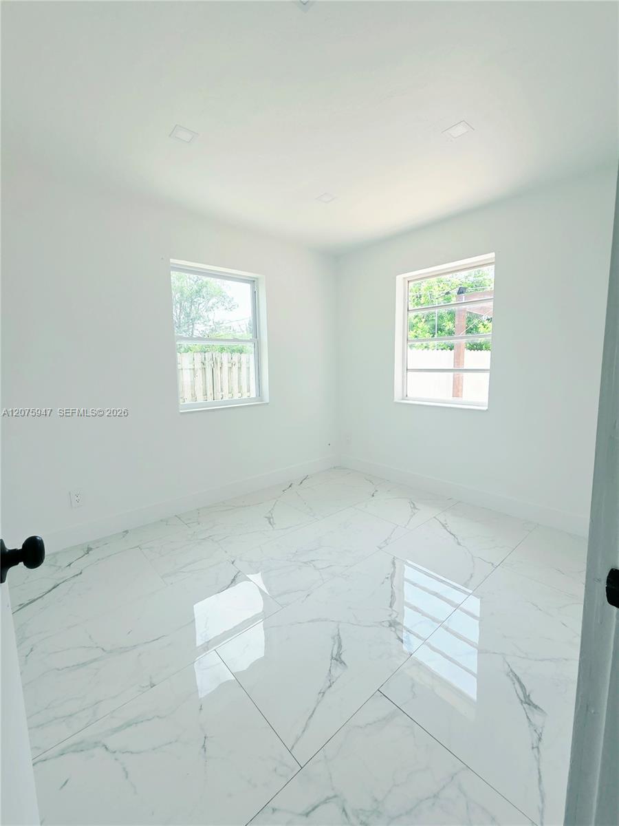 5301 Ne 17th Avenue - Property Photo 13