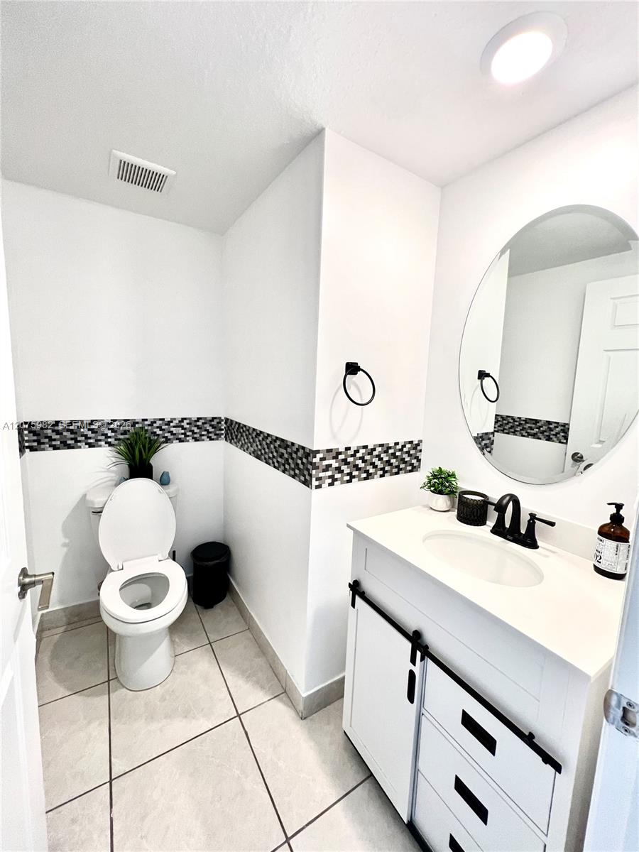 5946 Mustang Manor Property Photo 15
