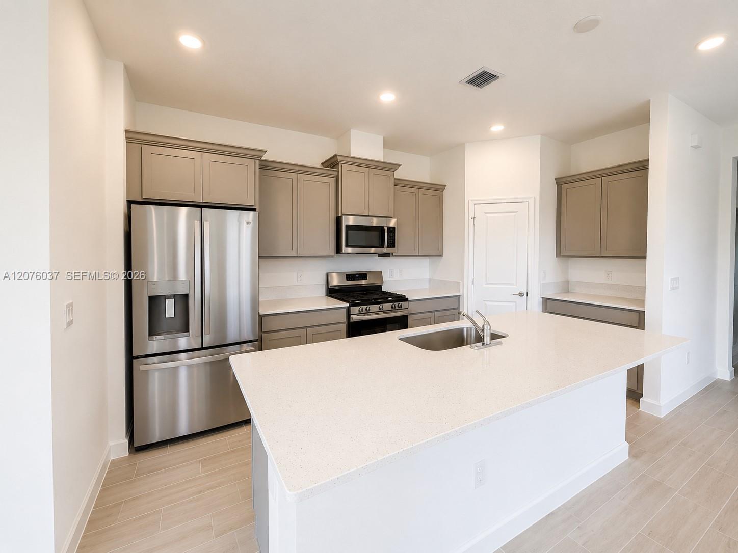 A12076037 Property Photo 4