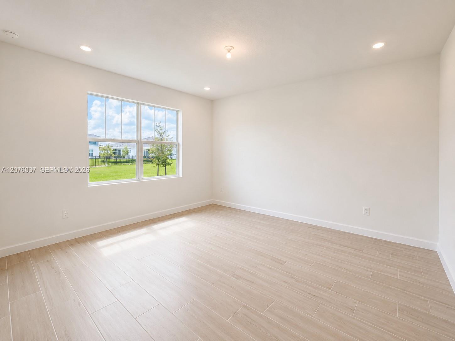 A12076037 Property Photo 11