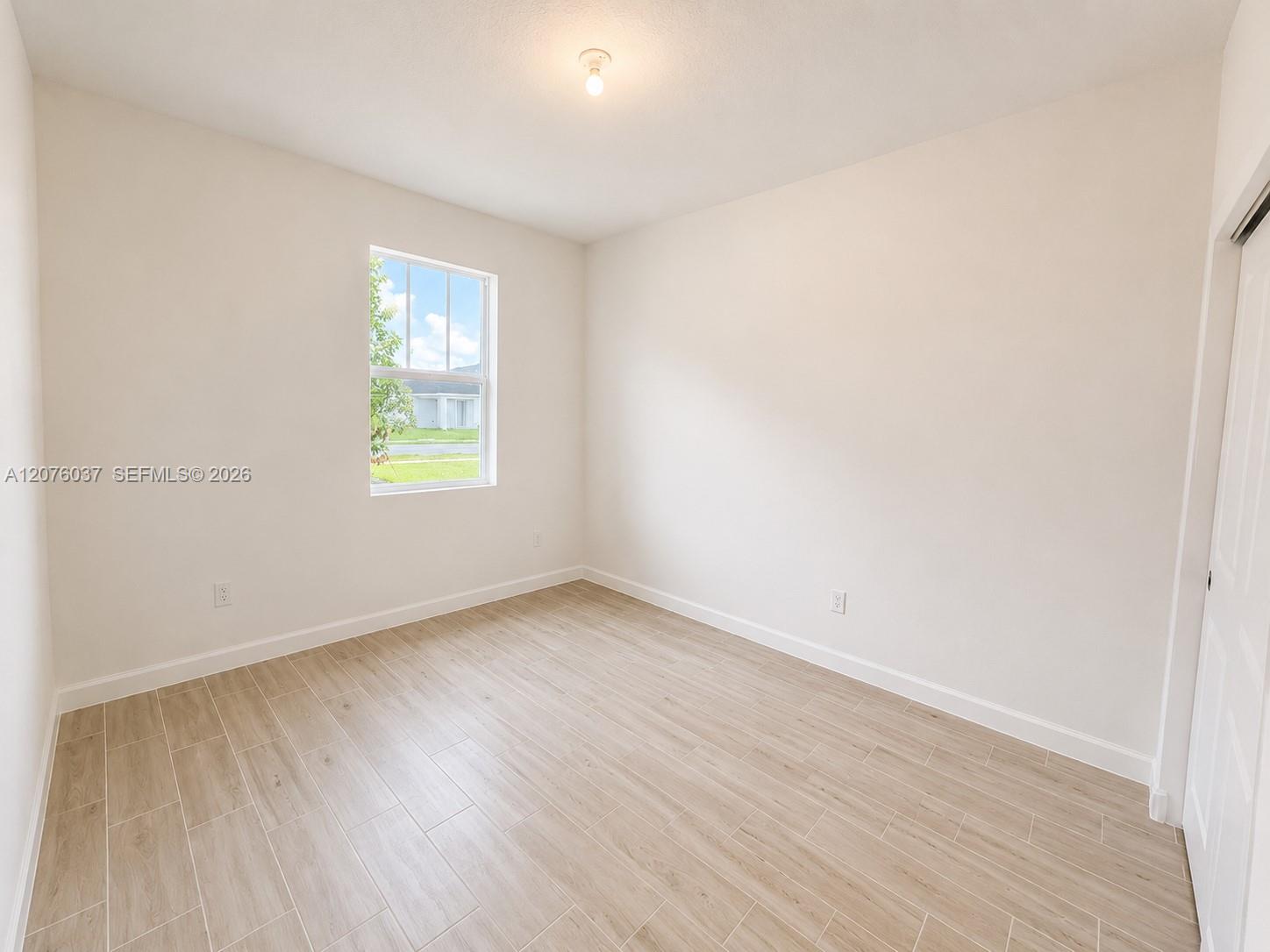 A12076037 Property Photo 12
