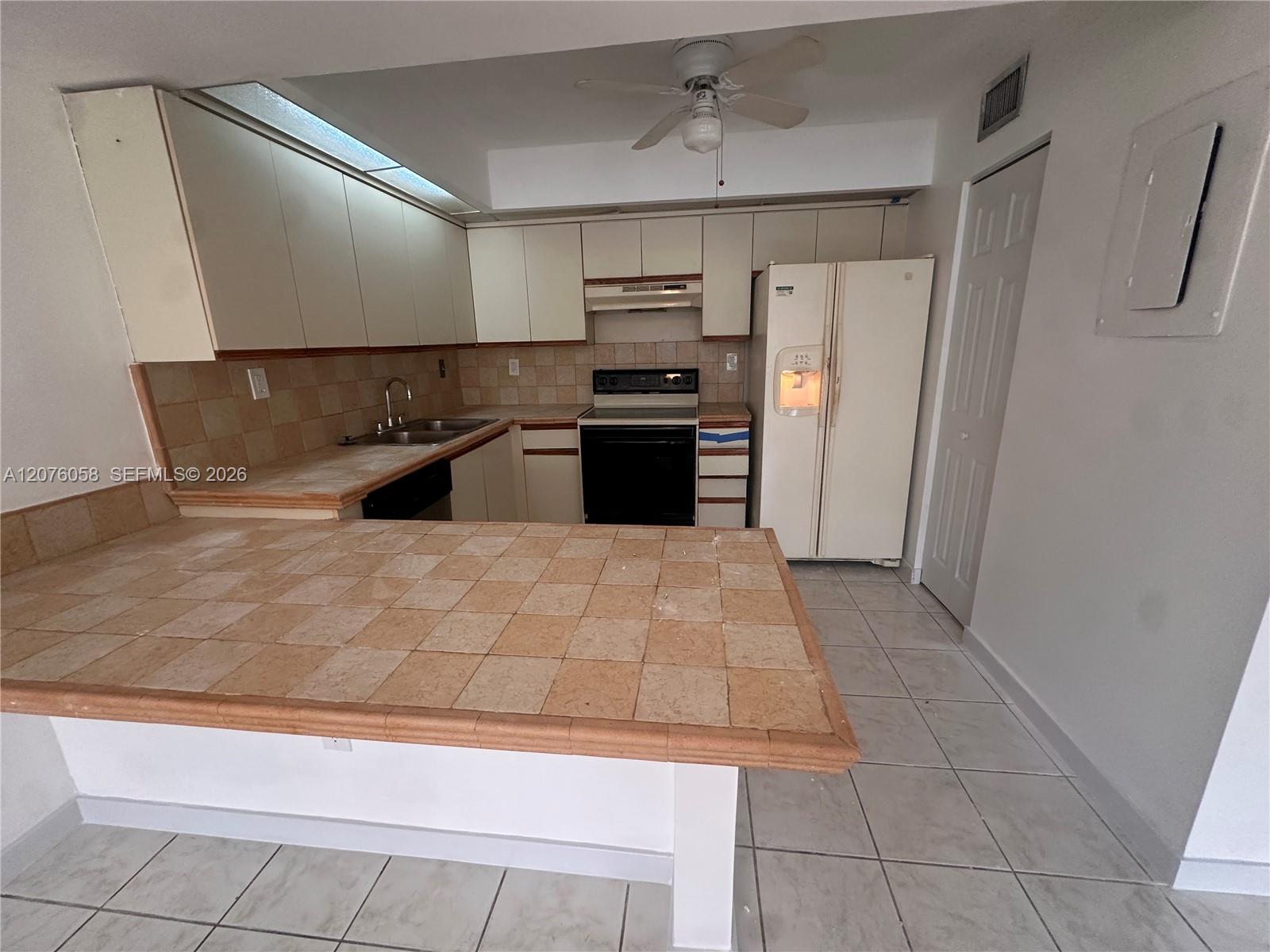 8810 Sw 132nd Place 401dn Property Photo 5